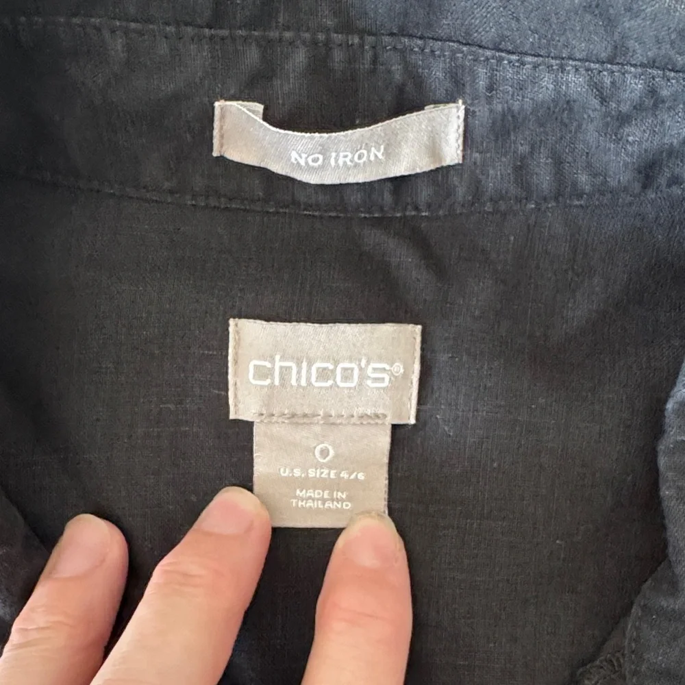 Chicos no iron linen Sleeveless Black Collared Top - Picture 9 of 10